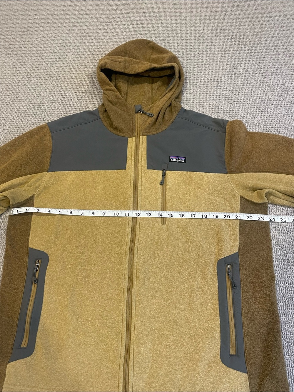 Patagonia Men's Tan and Black Jacket - Picture 10 of 14